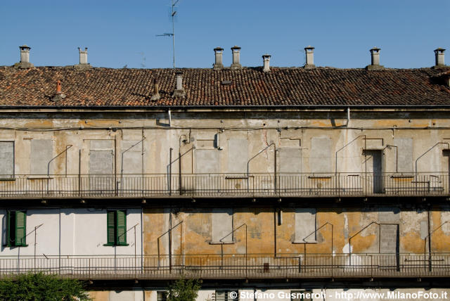  Ballatoi con finestre murate - click to next image