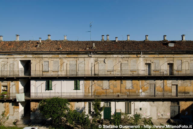  Ballatoi con finestre murate - click to next image