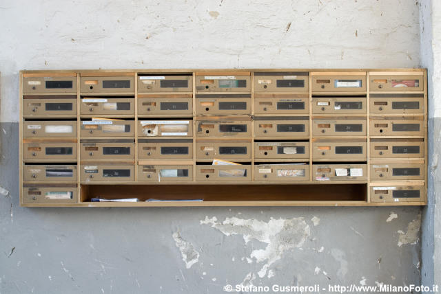  Androne - Cassette postali murate - click to next image