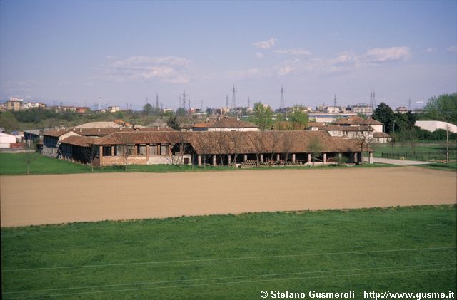  Cascina Grande in via San Dionigi 120 - click to next image