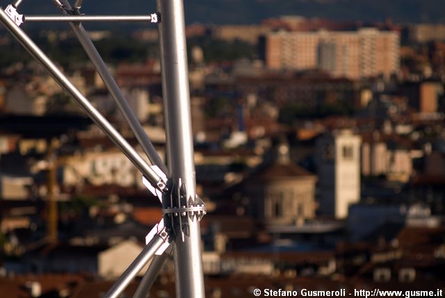  Flangia torre della RAI - click to next image