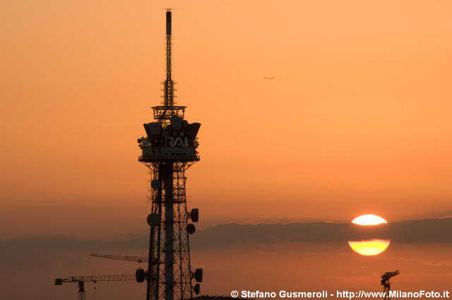  Torre RAI al tramonto - click to next image