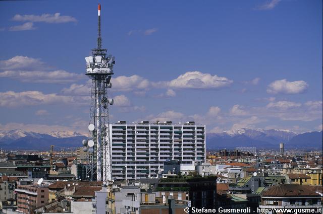  Torre RAI e grattacielo corso Sempione 33 - click to next image