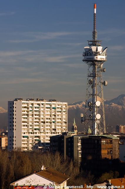  Palazzo corso Sempione 33 e torre RAI - click to next image