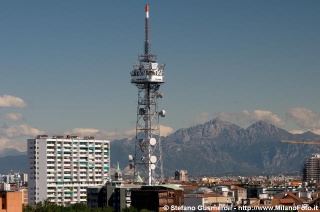  Sempione 33, torre RAI e Grigne - click to next image