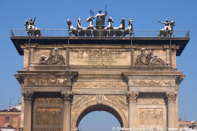  Arco della Pace innevato - click to next image