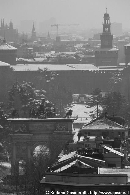  Arco della Pace e Castello - click to next image