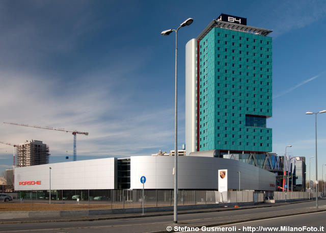 Centro Porsche Milano Nord - click to next image