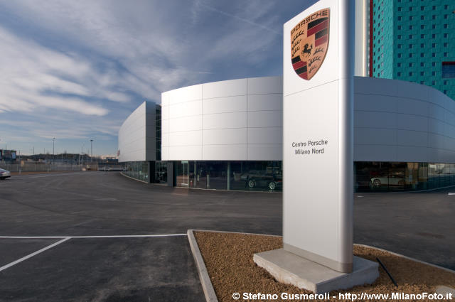  Centro Porsche Milano Nord - click to next image