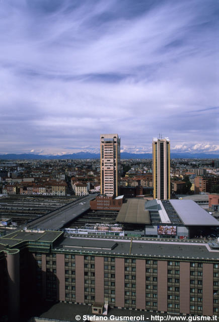  Ata Hotel Executive e torri FS Garibaldi - click to next image