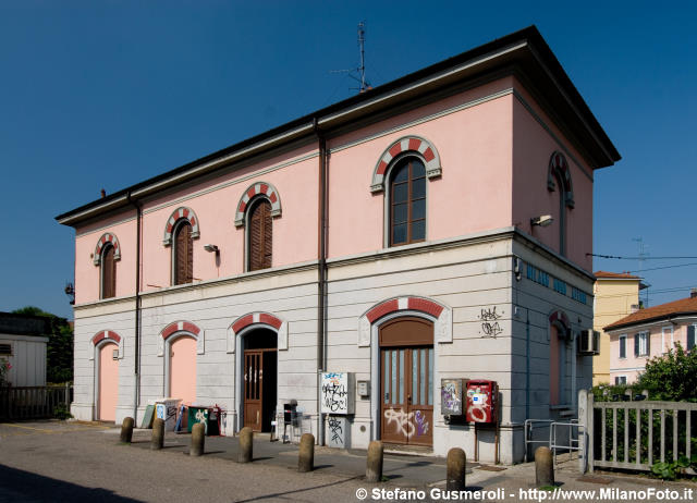  Stazione di Affori - click to next image