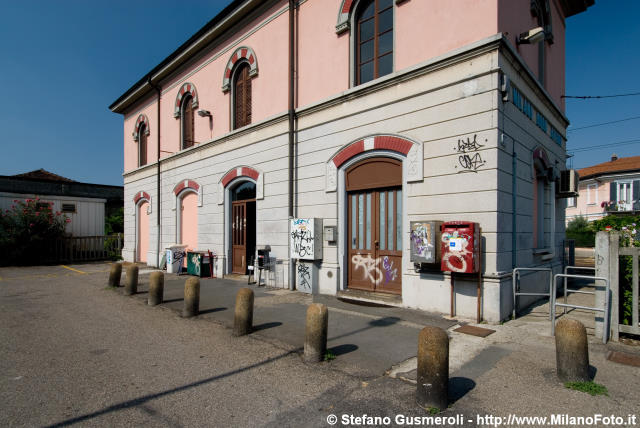  Stazione di Affori - click to next image