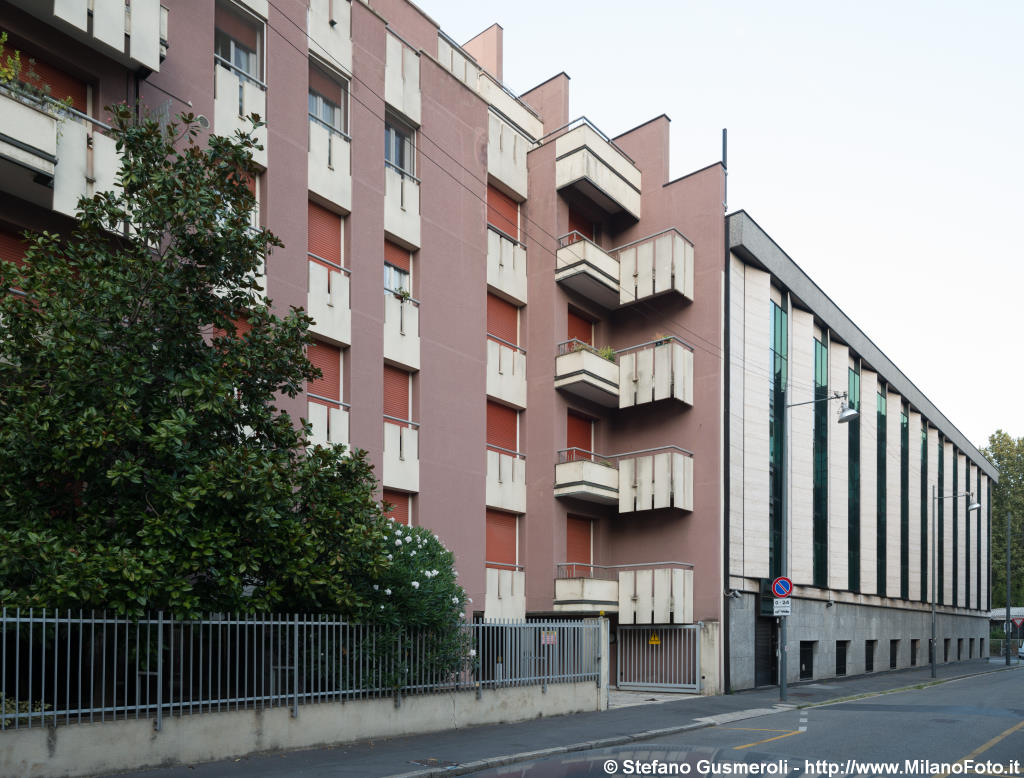  Viale Teodorico 21 - Fronte su via Val Vigezzo - click to next image