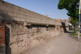20070416_104236 Resti dei padiglioni Alfa demoliti e usati come muro di cinta su via Traiano