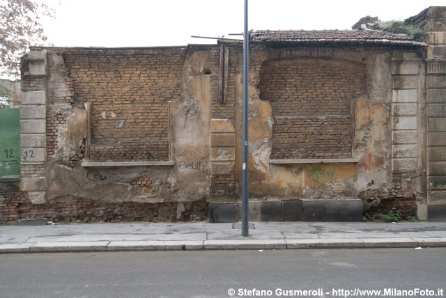  Fronte su via Vespucci - click to next image