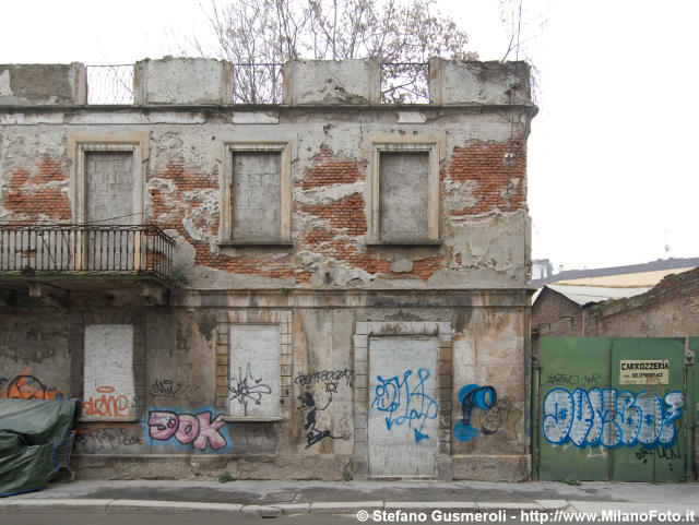  Fronte su via Vespucci - click to next image