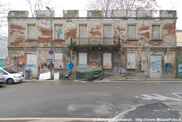 Fronte su via Vespucci - click to next image