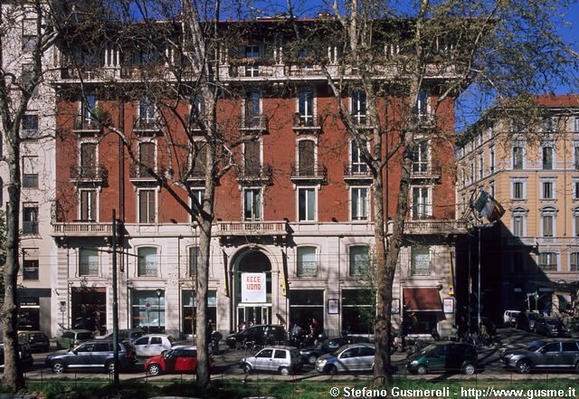  Viale Vittorio Veneto 2 - click to next image