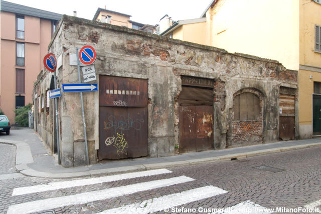  Fronte su via del Bollo - click to next image