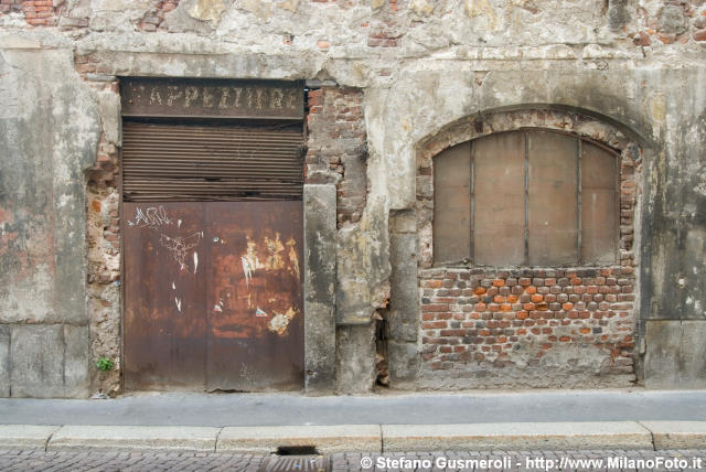  Fronte su via del Bollo - click to next image