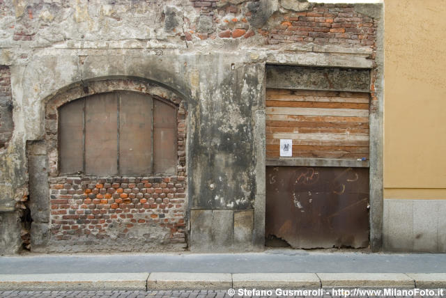  Fronte su via del Bollo - click to next image
