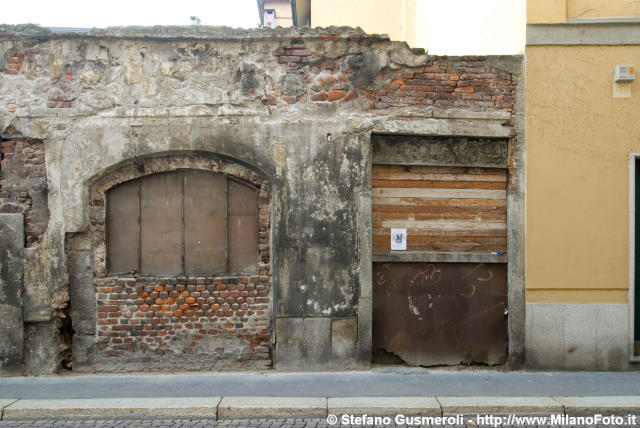  Fronte su via del Bollo - click to next image