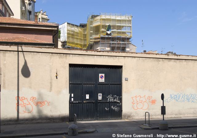  Muro di via Zenale 12 - click to next image