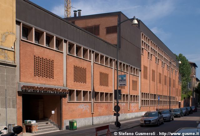  Centro Sportivo S.Carlo in via Zenale 6 - click to next image
