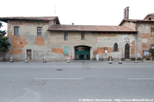  Cascina Linterno - Fronte Est - click to next image