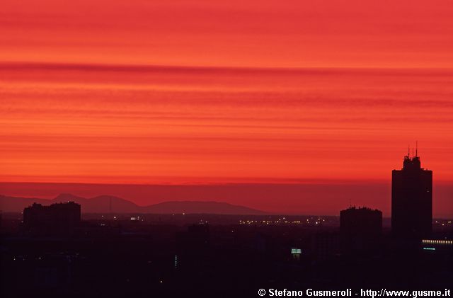  Via Pisani 2, monti Ucia, Dragoncello e Maddalena all'alba - click to next image