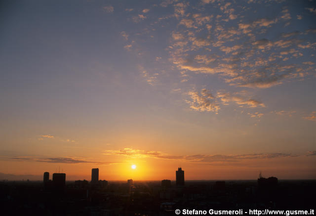  Alba su Milano - click to next image