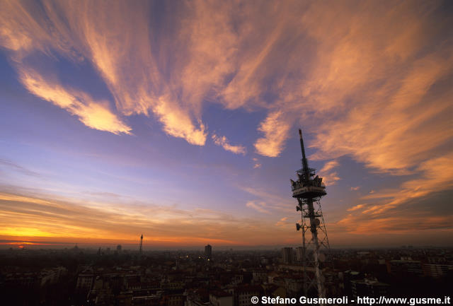  Alba su Milano - click to next image