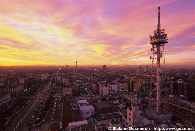  Torre RAI all'alba - click to next image