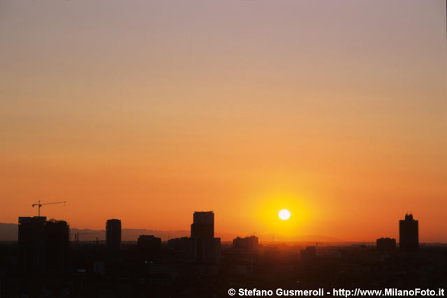  Skyline all'alba  - click to next image