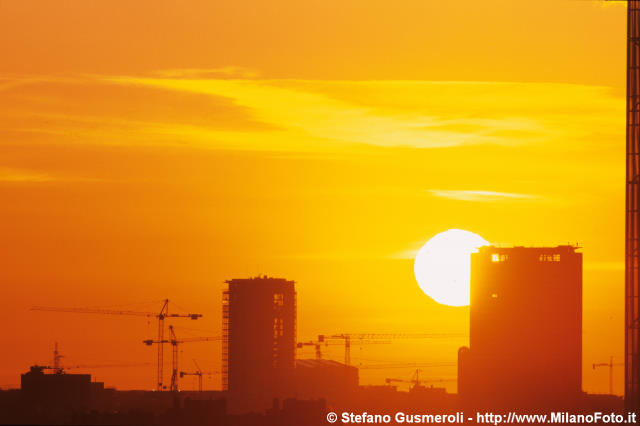  Skyline all'alba - click to next image
