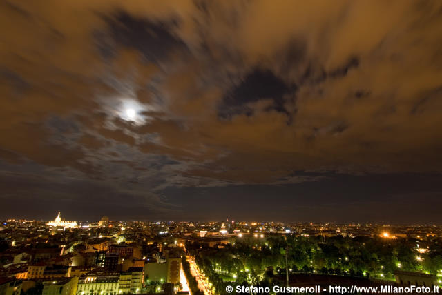  Panorama notturno sul centro - click to next image