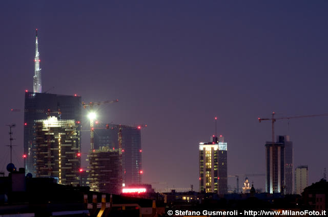 Skyline notturno - click to next image