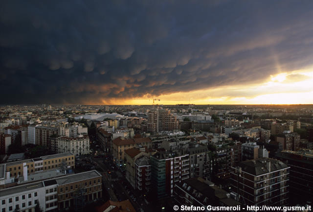  Mammatus al tramonto verso la Fiera - click to next image