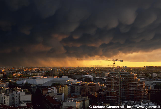  Mammatus al tramonto sulla Fiera - click to next image
