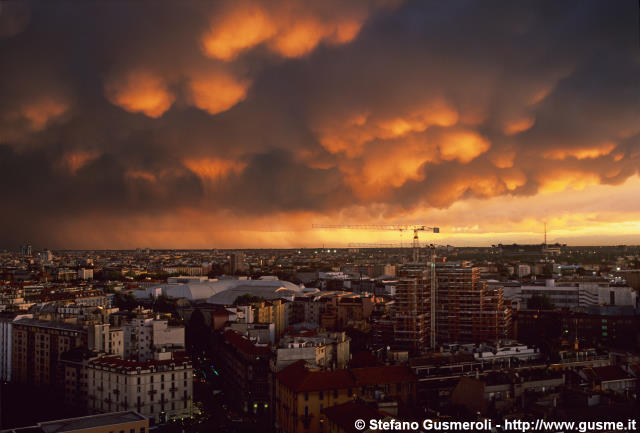  Mammatus al tramonto sulla Fiera - click to next image