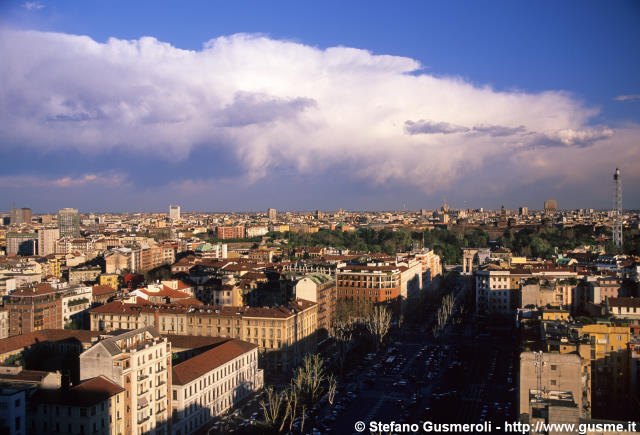  Cumuli su Milano - click to next image
