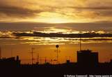 1997xxxx_007_24 Antenne e palazzo via Alberto da Giussano 21 al tramonto