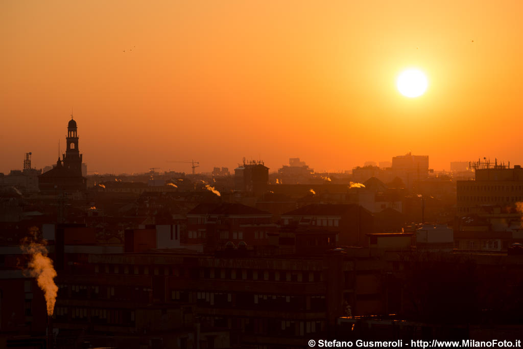  Tramonto sui tetti - click to next image