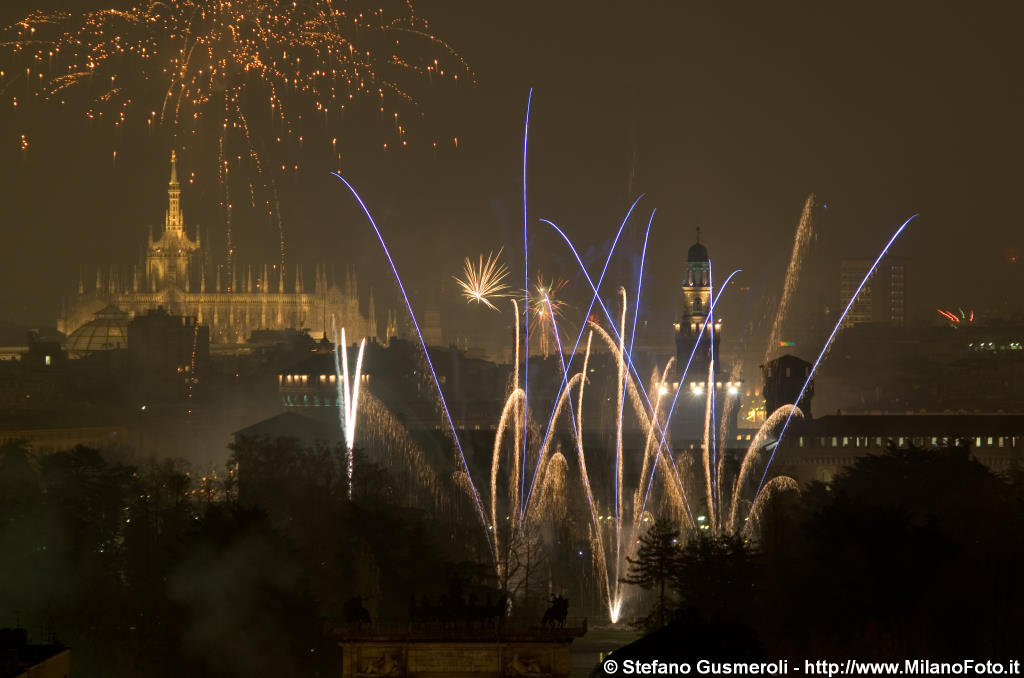  Fuochi d'artificio, Duomo e Castello - click to next image