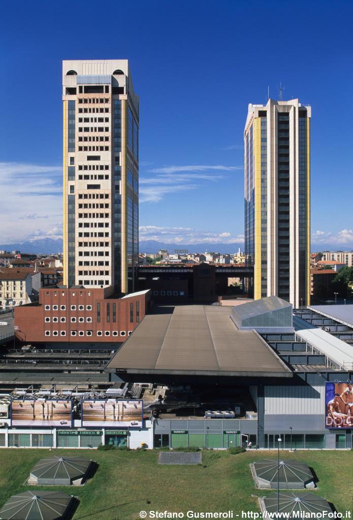  Stazione e torri di Porta Garibaldi - click to next image