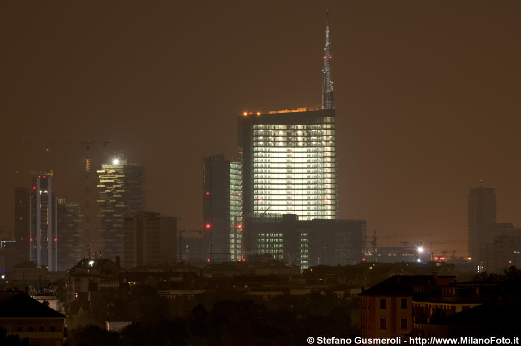  Torre Pelli illuminata - click to next image