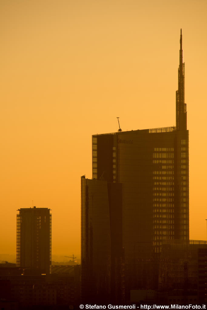  Torre Pelli controluce all'alba - click to next image