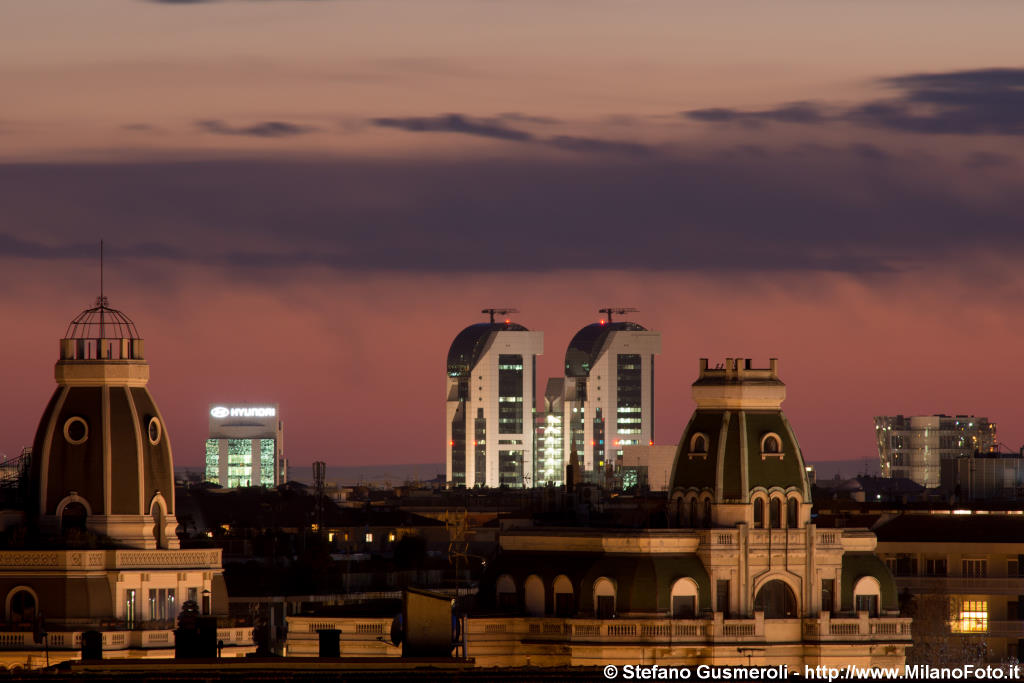 Gemelli di piazza Piemonte e del Lorenteggio - click to next image