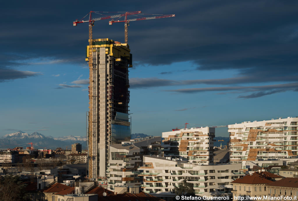  Torre Isozaki in costruzione - click to next image