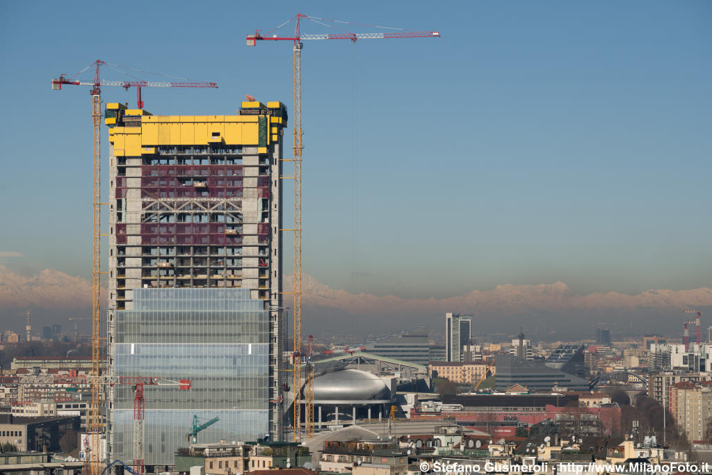  Torre Isozaki in costruzione - click to next image